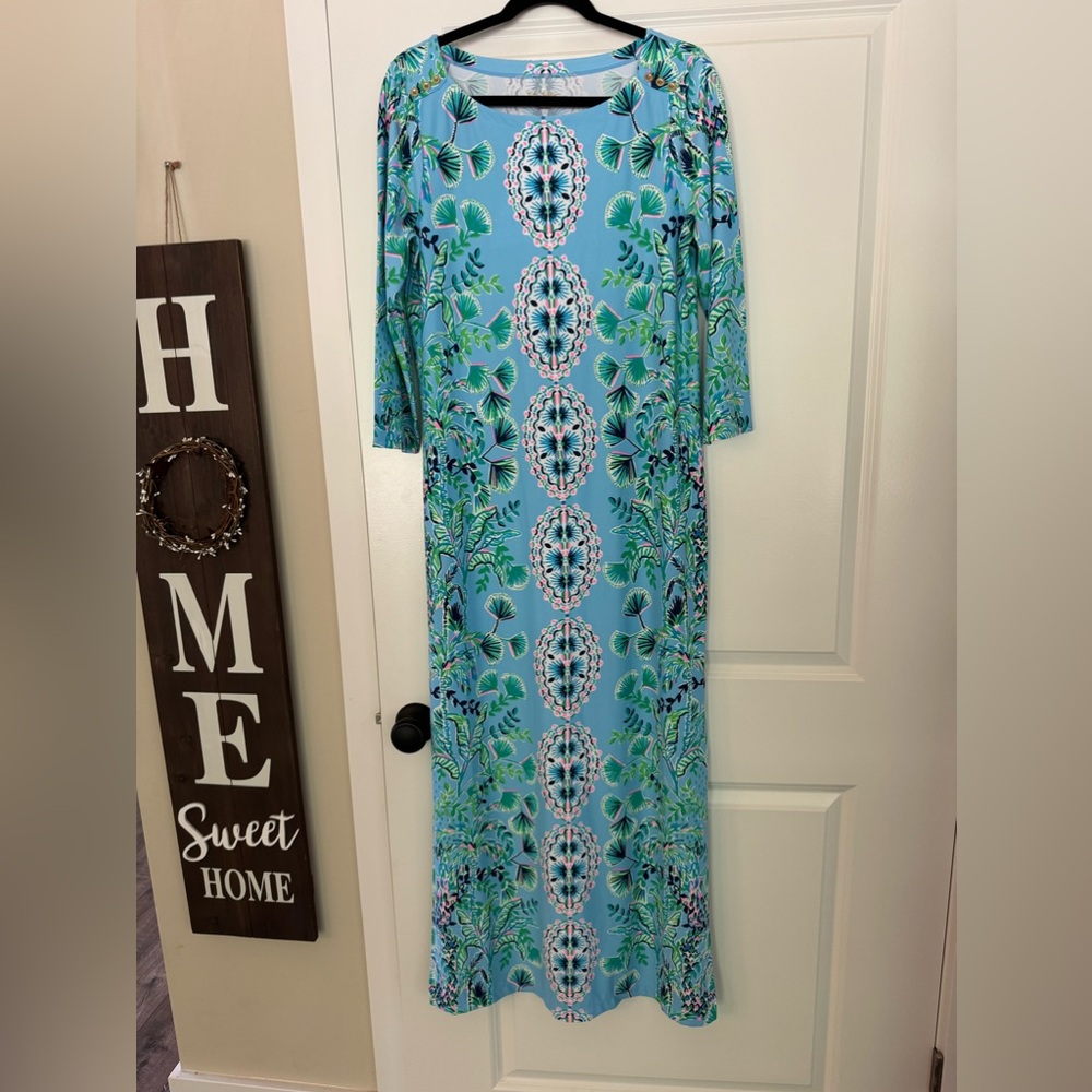 Beautiful new Lilly Pulitzer Maxi. Super soft and perfect for those vacations.